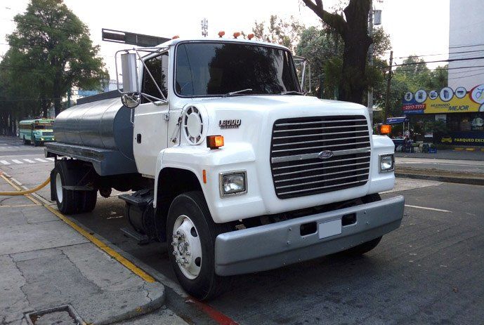 Transportes San Miguel camión cisterna