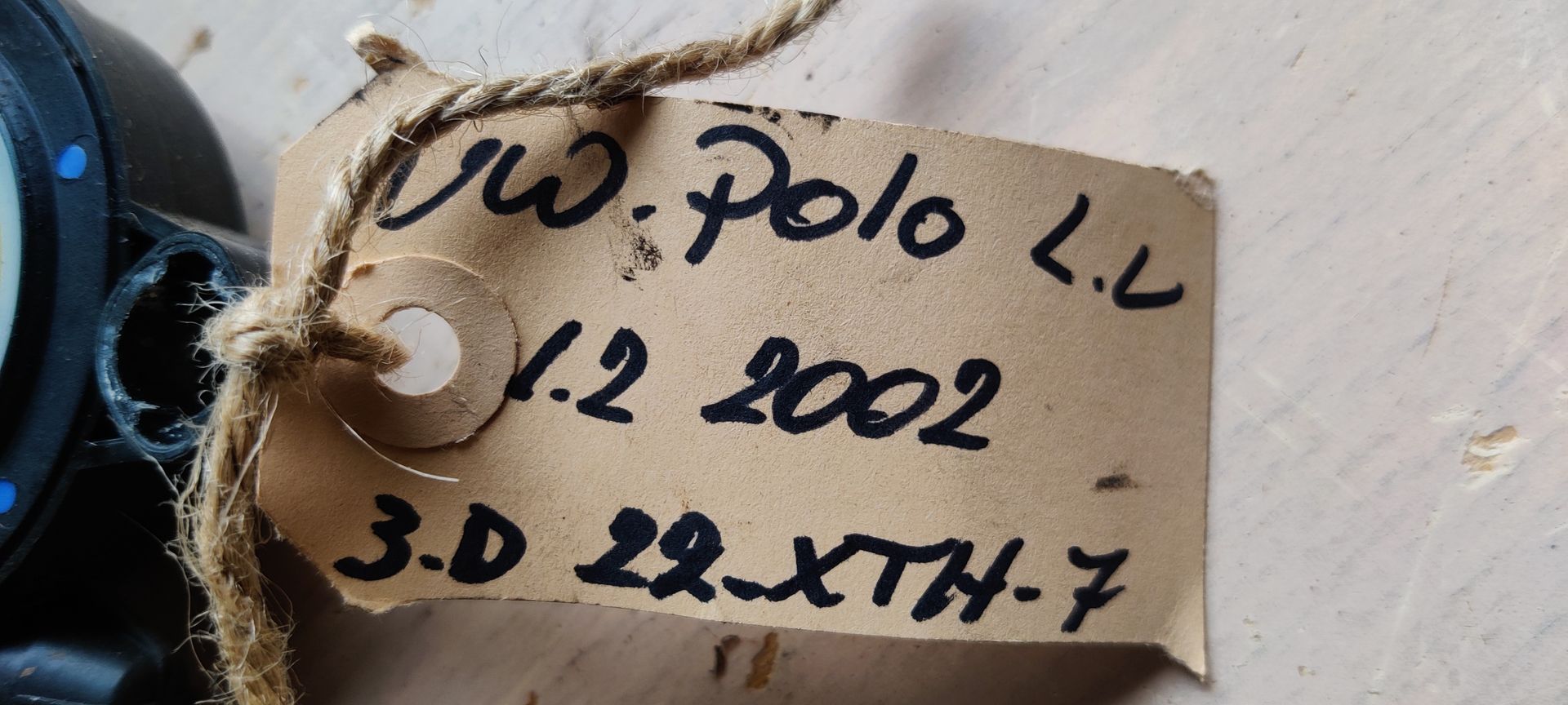 VW Polo ruitenwissermotor linksvoor.