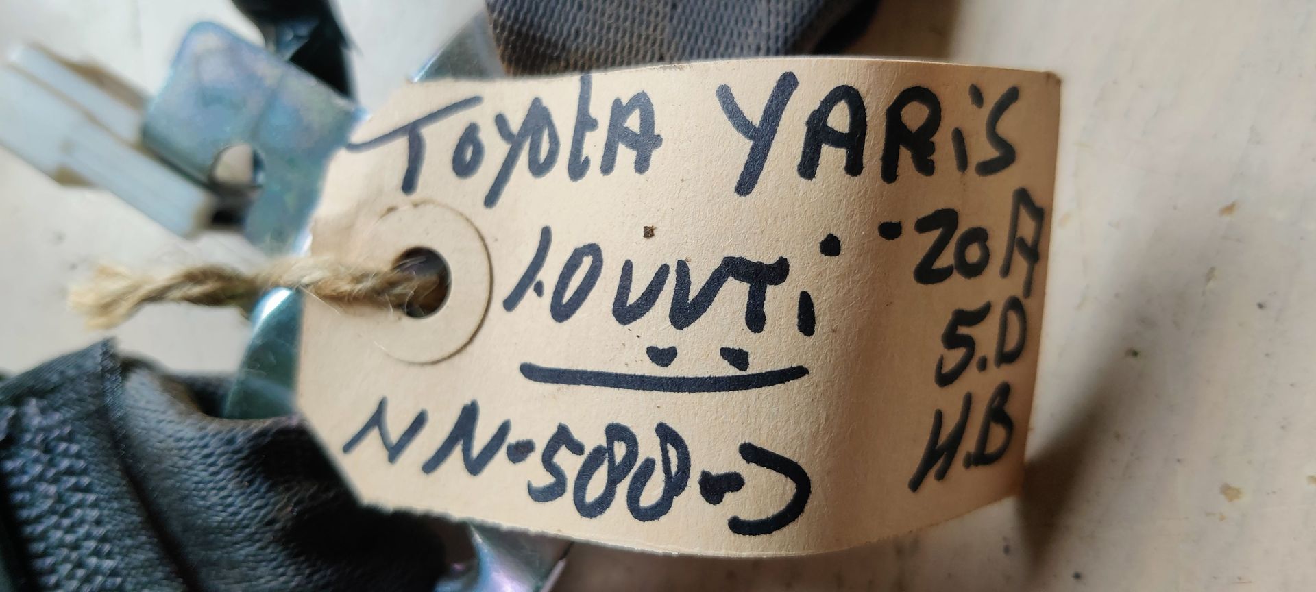 Toyota Yaris gordel midden achter.