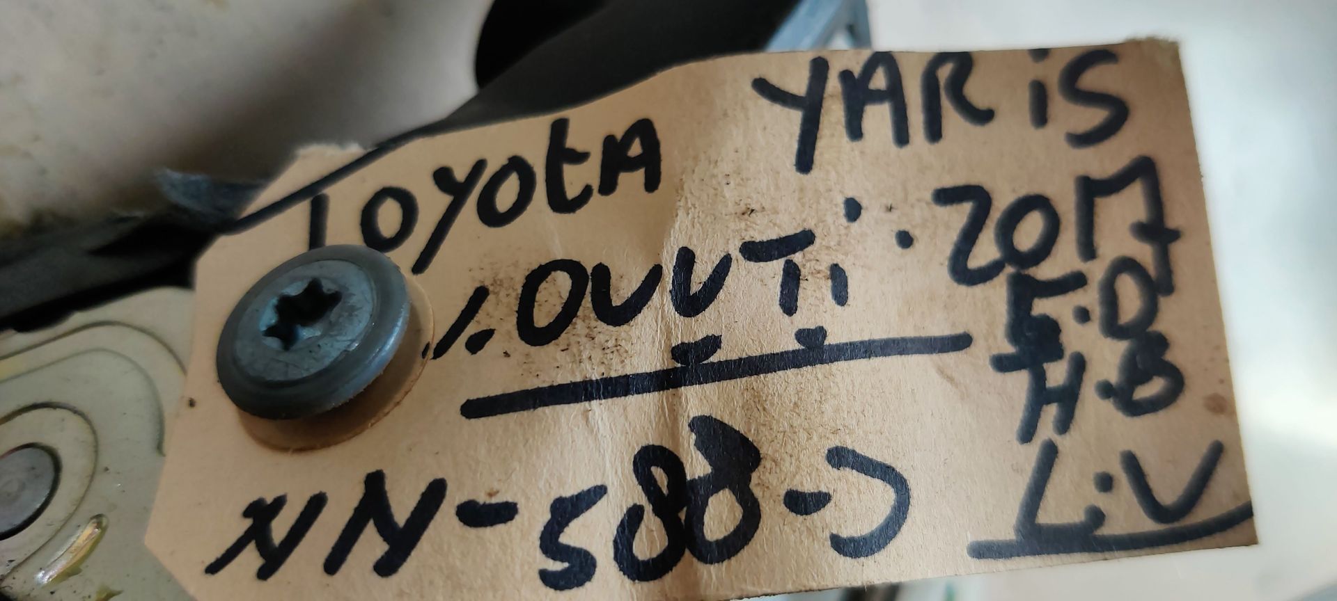 Toyota Yaris portierslot / bedieningsmechanisme linksvoor.