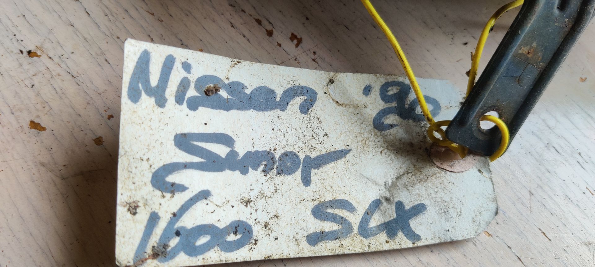 Nissan Sunny stadslicht unit rechts.