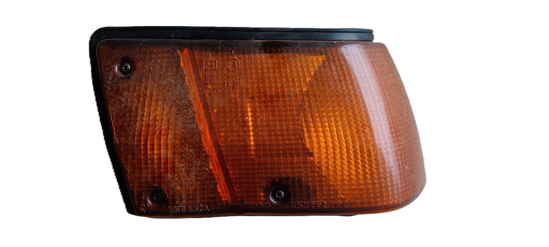 Nissan Sunny richtingaanwijzer rechtsvoor.