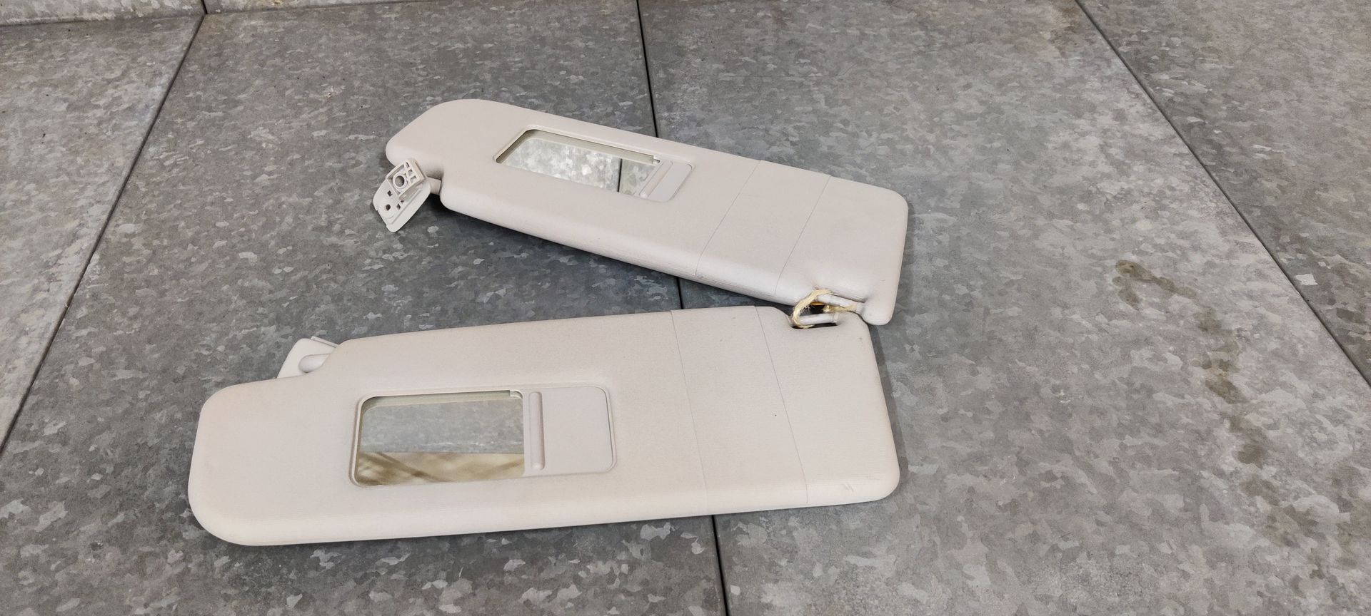 VW Golf 5 plus,  zonneklep links en rechts.