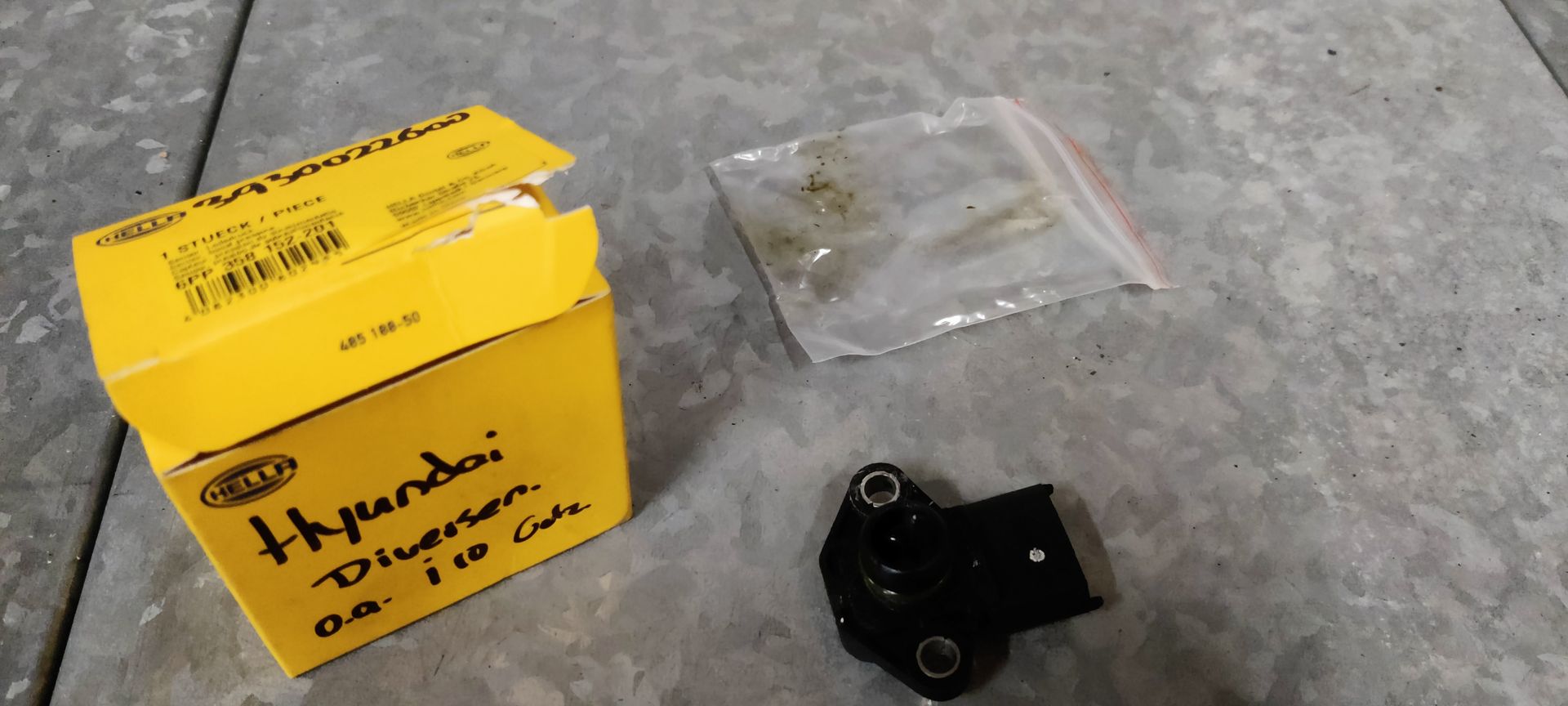 Een gele doos met het opschrift