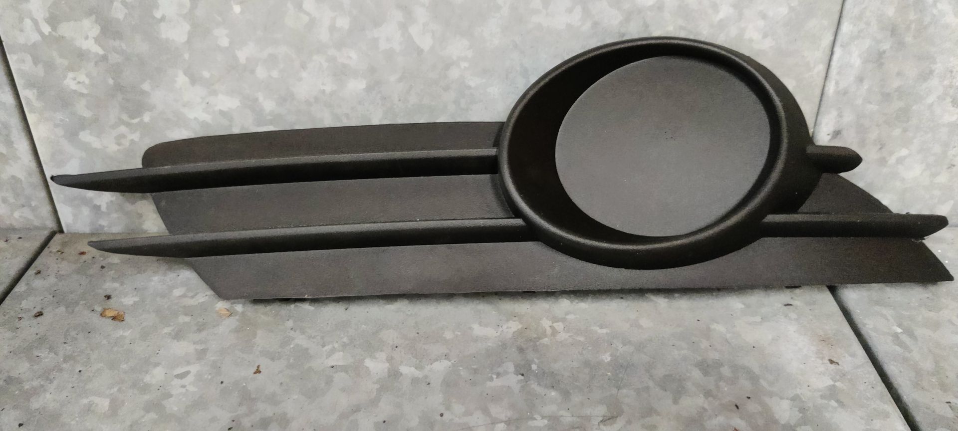 Opel Corsa D grille deel.