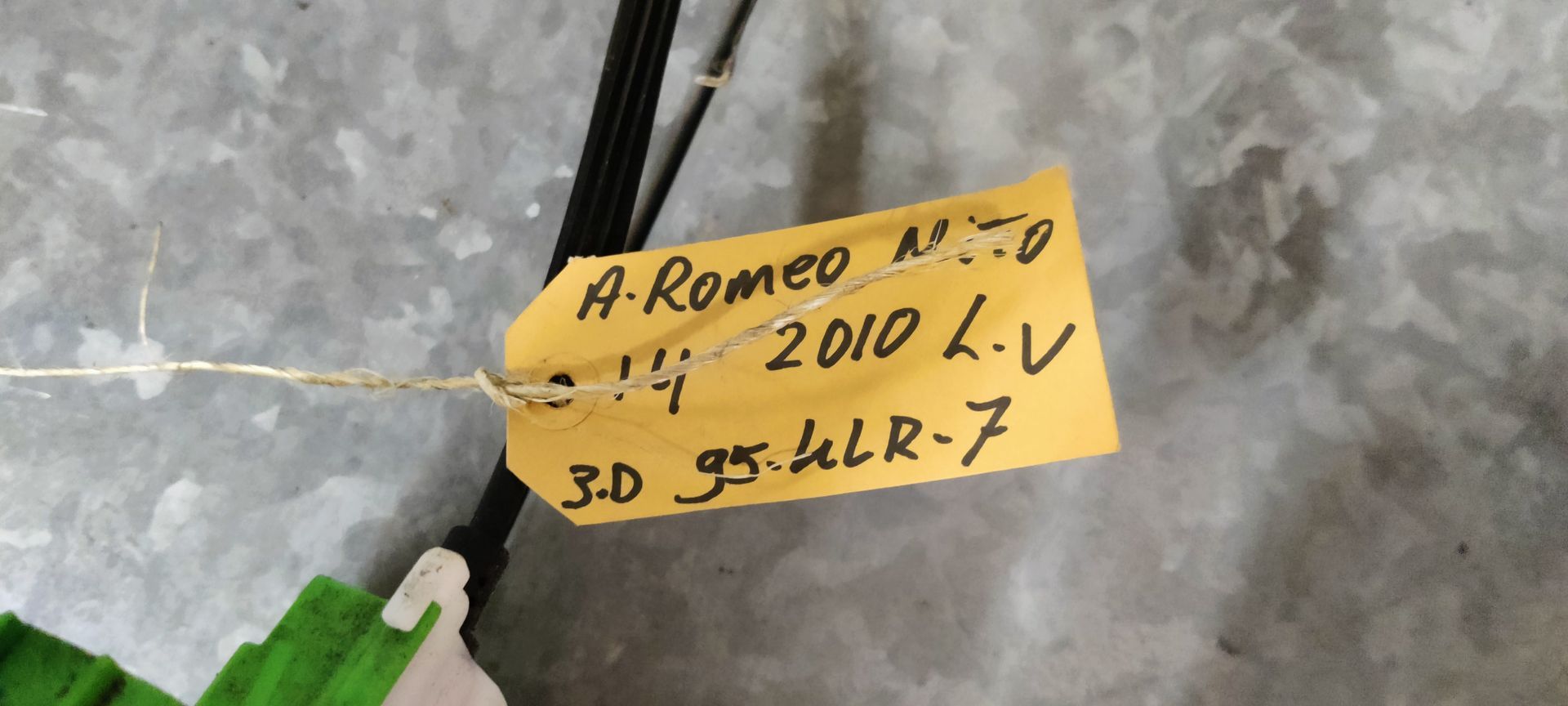 Alfa Romeo MiTo deurslot vanger met kabels linker portier.