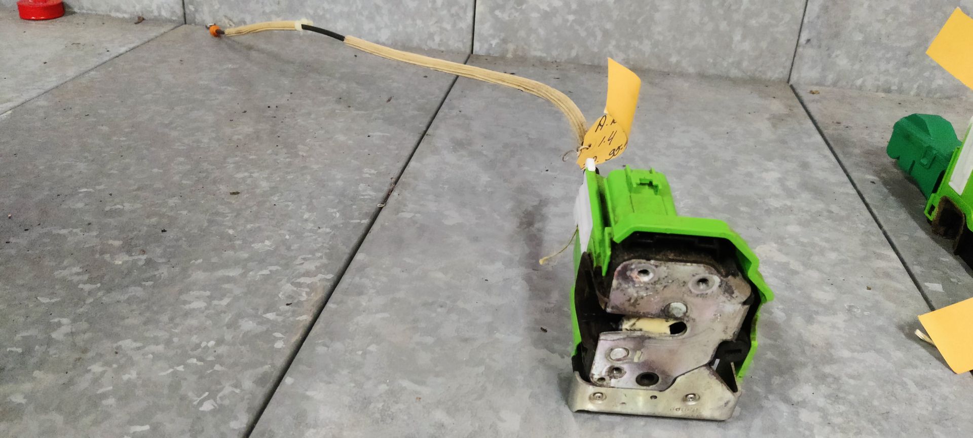 Alfa Romeo MiTo deurslot vanger met kabelsrechter portier.