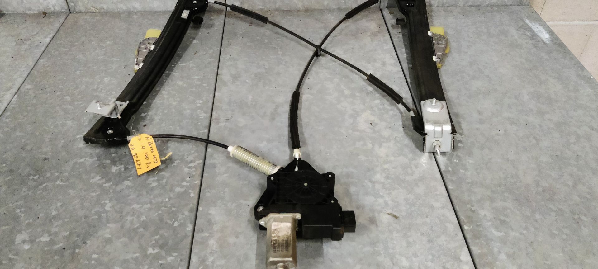 Alfa Romeo MiTo rechtse raam mechaniek met motor compleet.