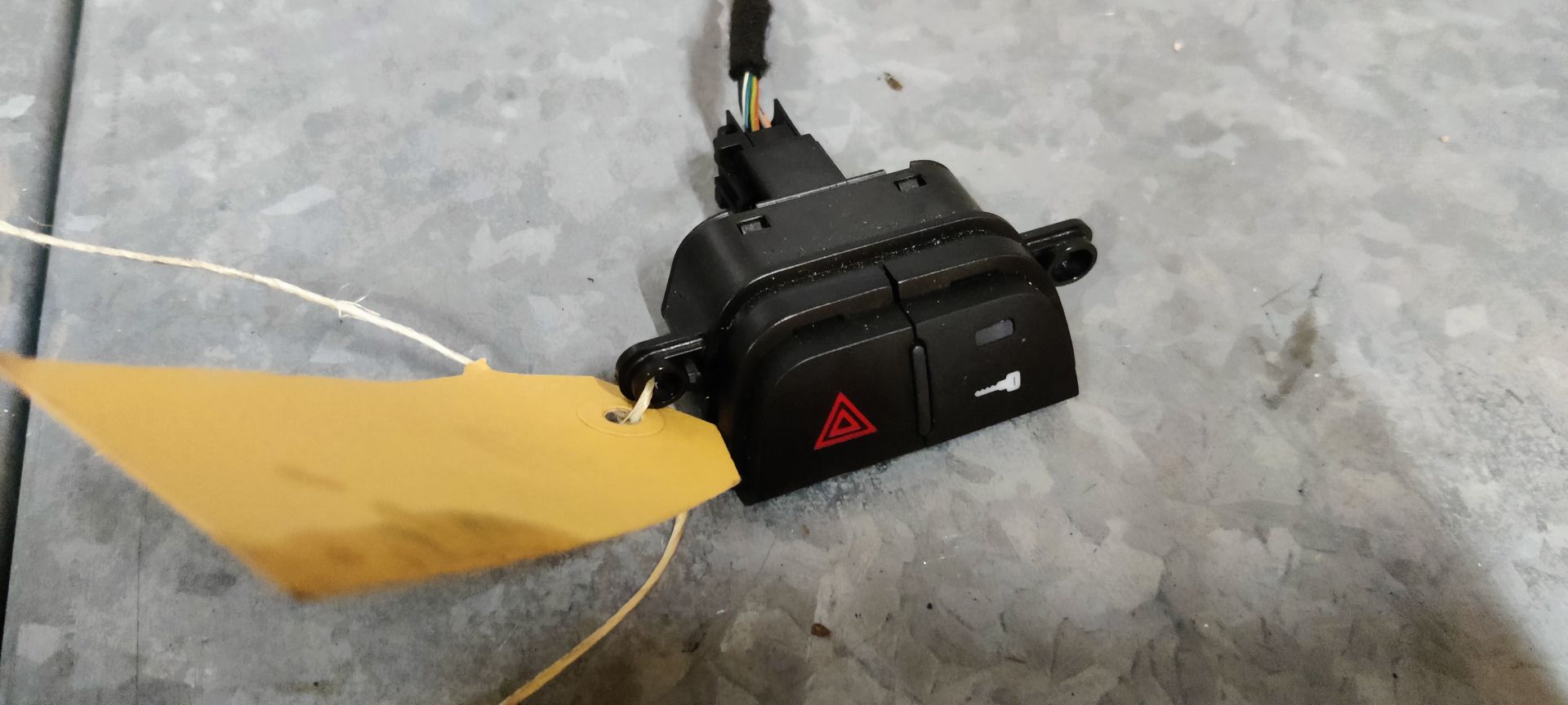 Alfa Romeo MiTo alarmlicht schakelaar.