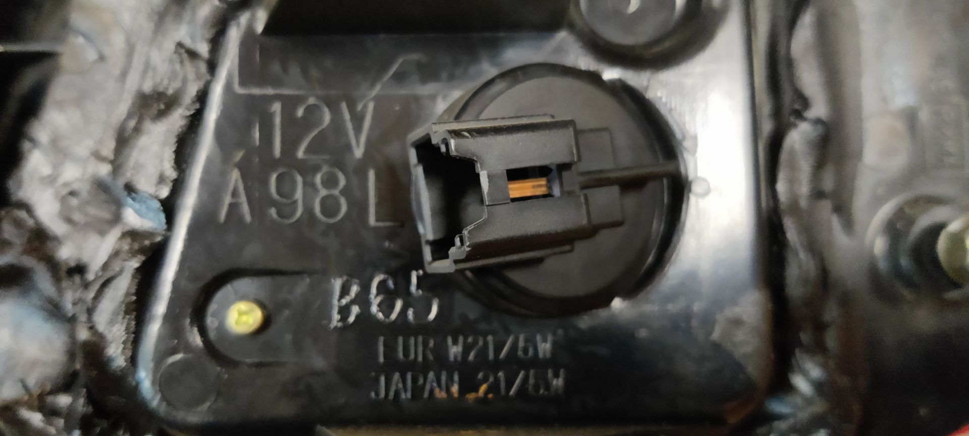 Nissan Almera linker achterlicht bj 2003.