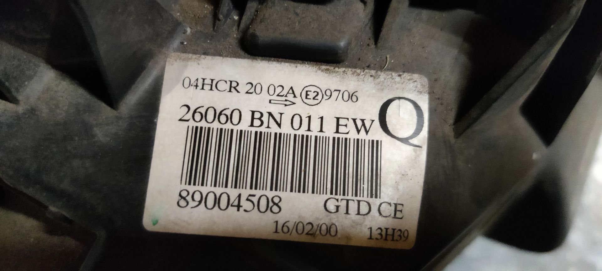 Nissan Almera linker koplamp uit 2002.