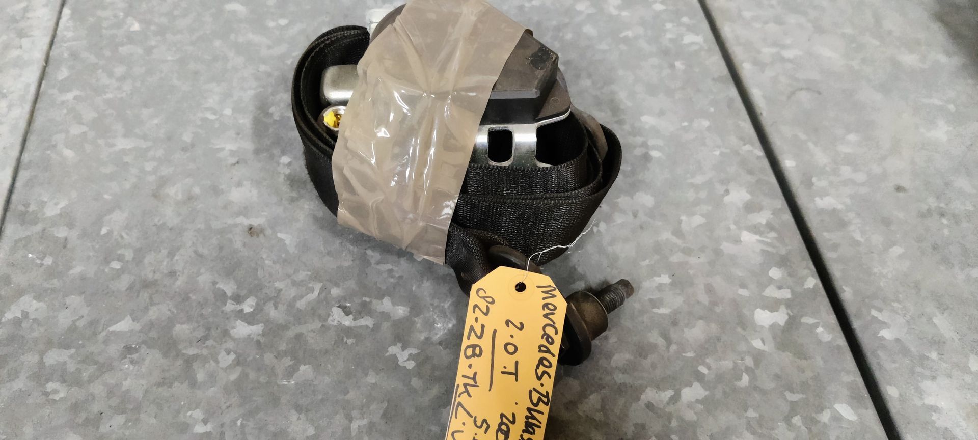 Mercedes B Klasse 2.0T, rolgordel linksvoor.