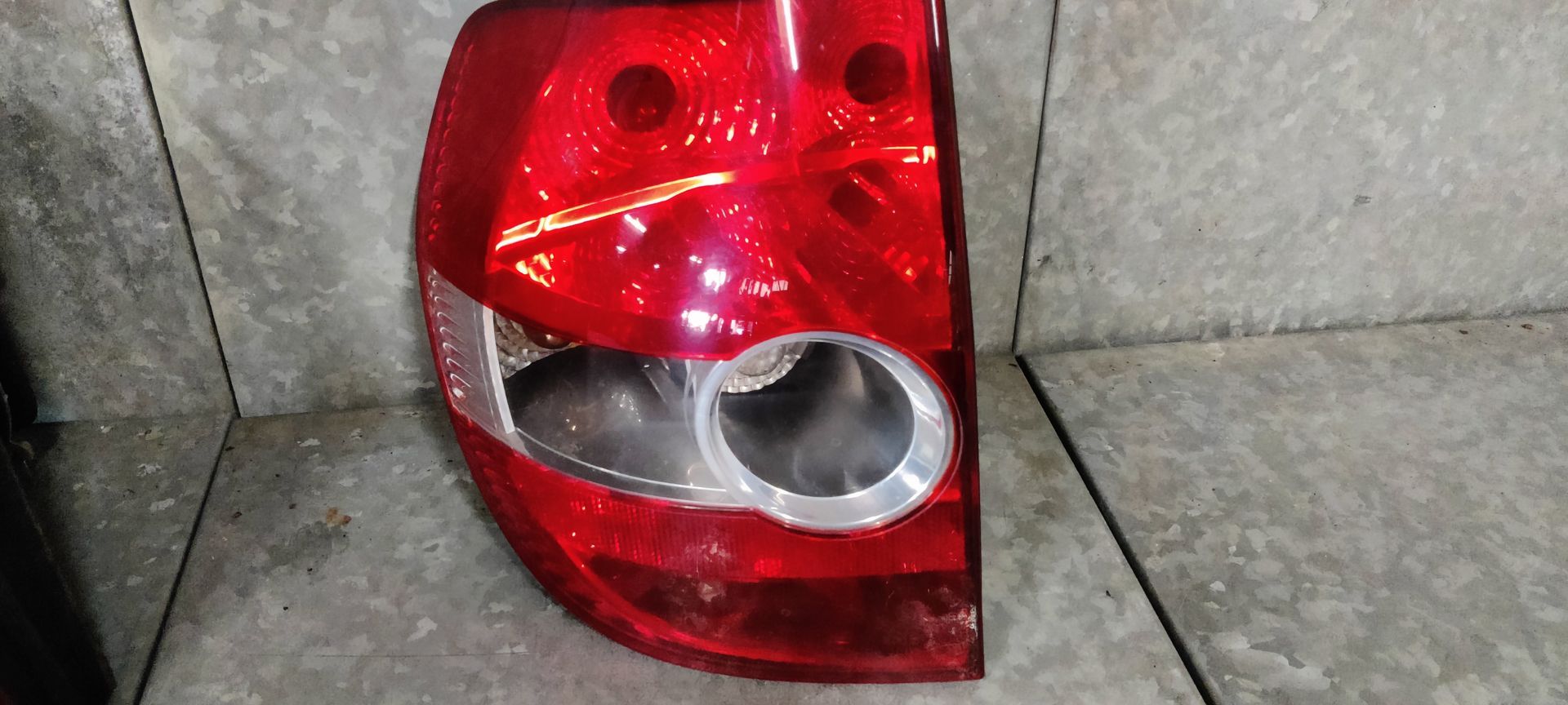 VW Foxuit 2005, linker achterlicht.