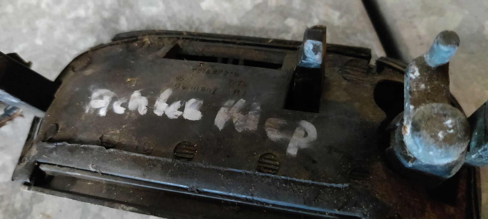 VW Transporter T4, achterklep slot zonder sleutel.