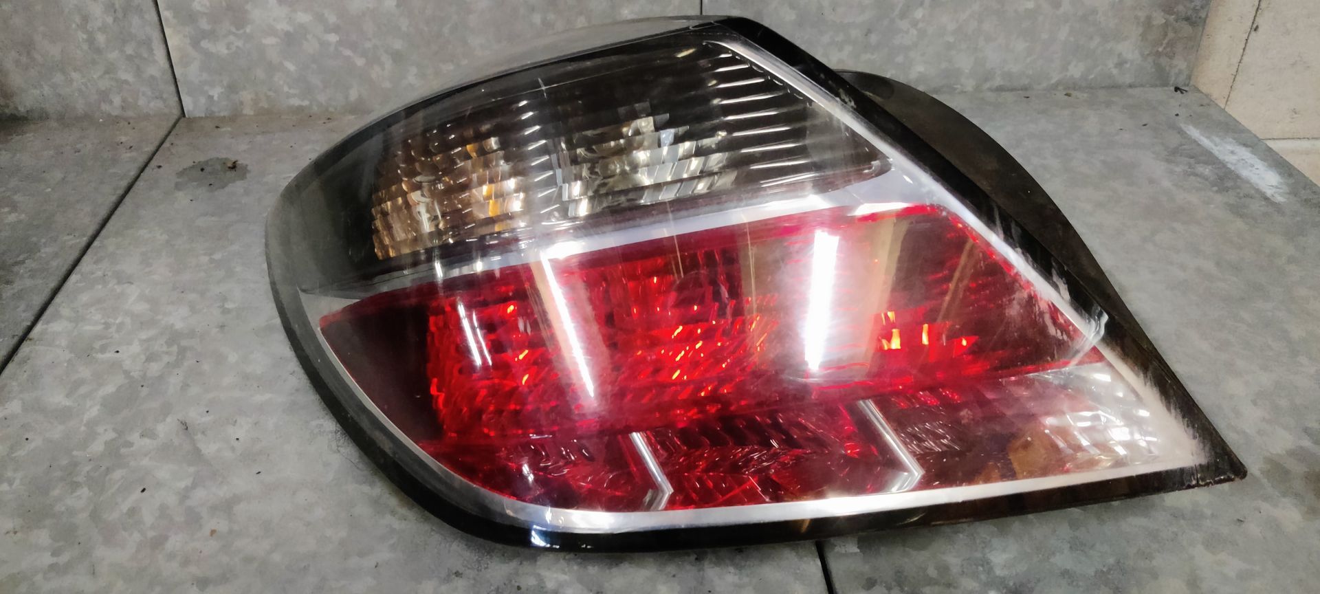 Opel Astra H 1.6 GTC  linker achterlicht.