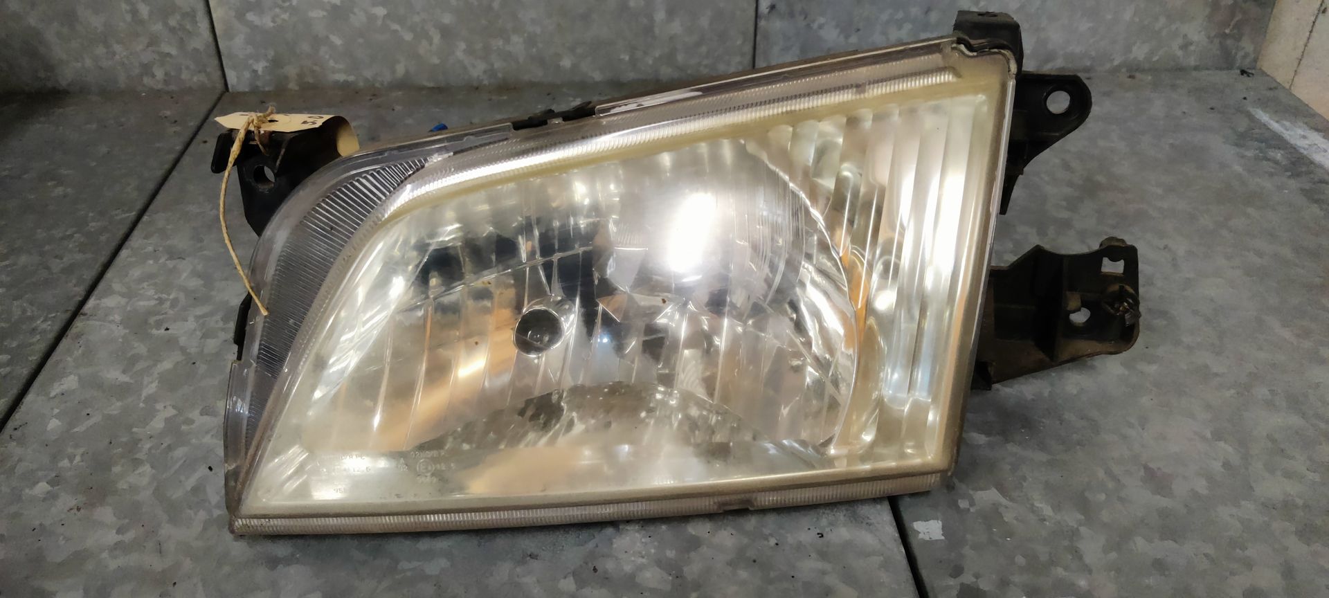 Mazda Demio linker koplamp uit 2001.