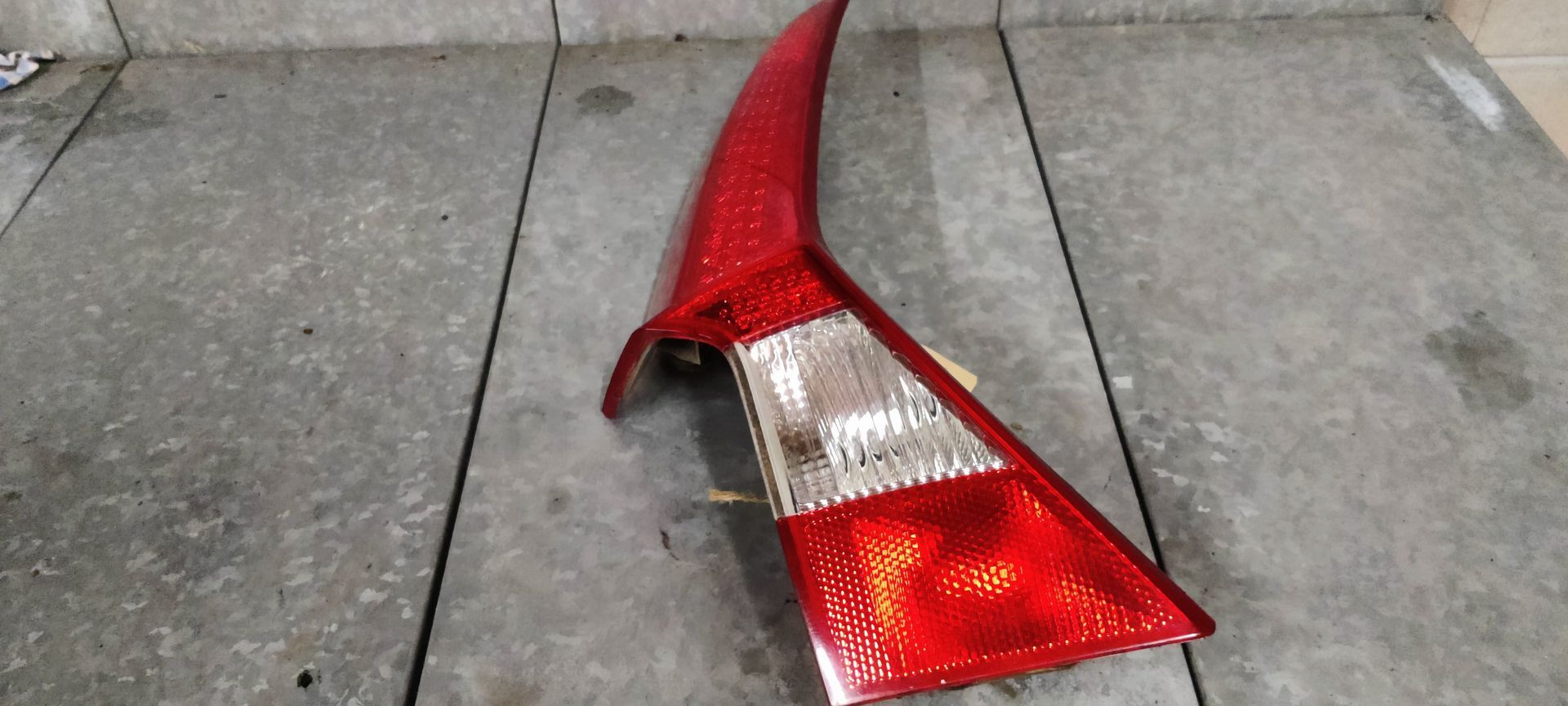 Volvo V70 van 2009 achterlicht links.