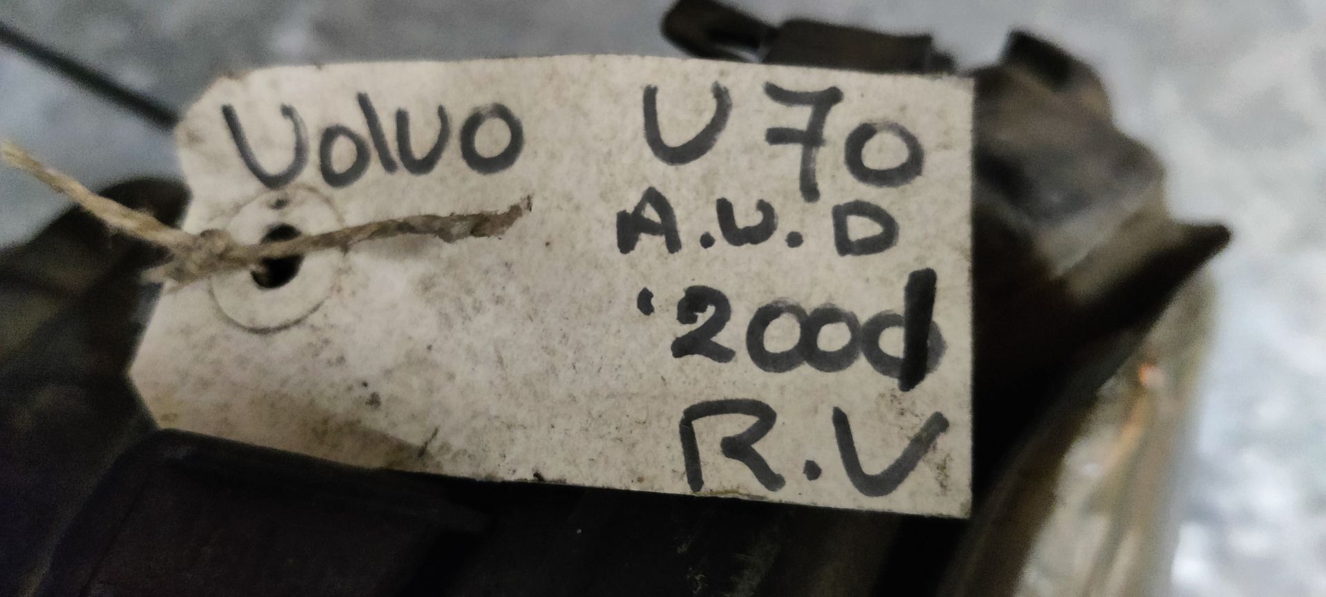 Volvo V70 AWD uit 2001 rechter koplamp.