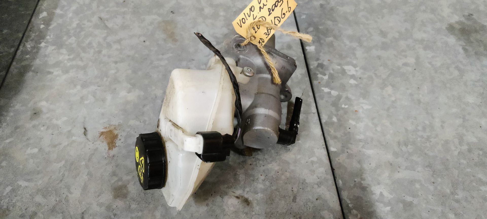 Volvo V70 uit 2009 hoofdremcilinder.