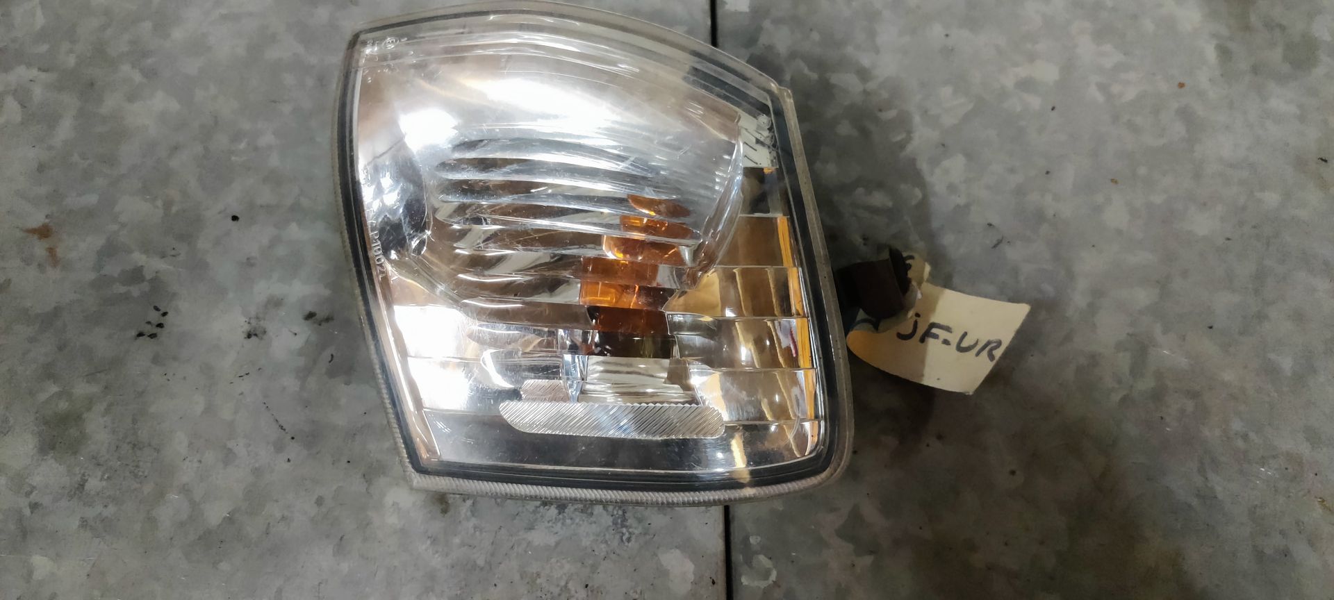 Mazda Demio stadlicht links.