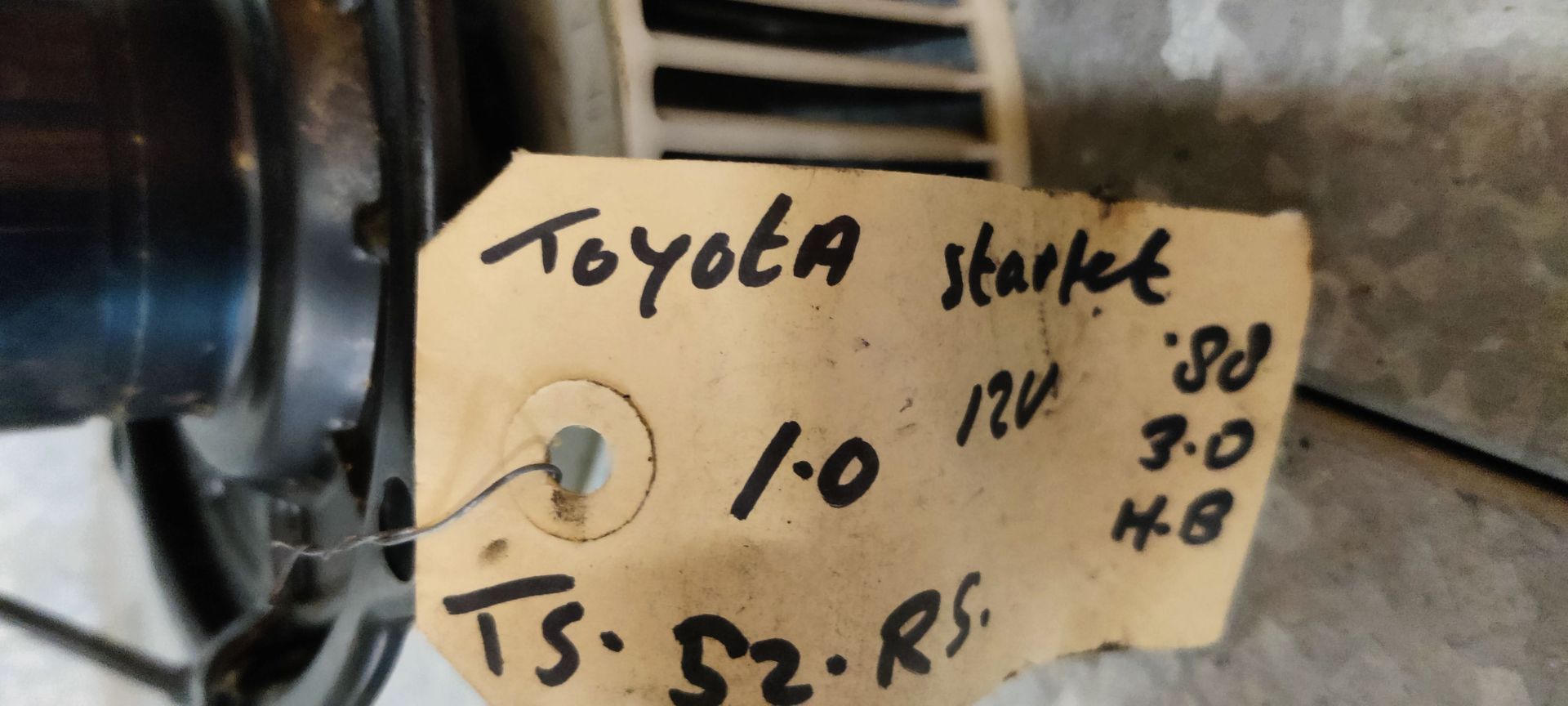 Toyota Starlet Kachelmotor uit 1988.