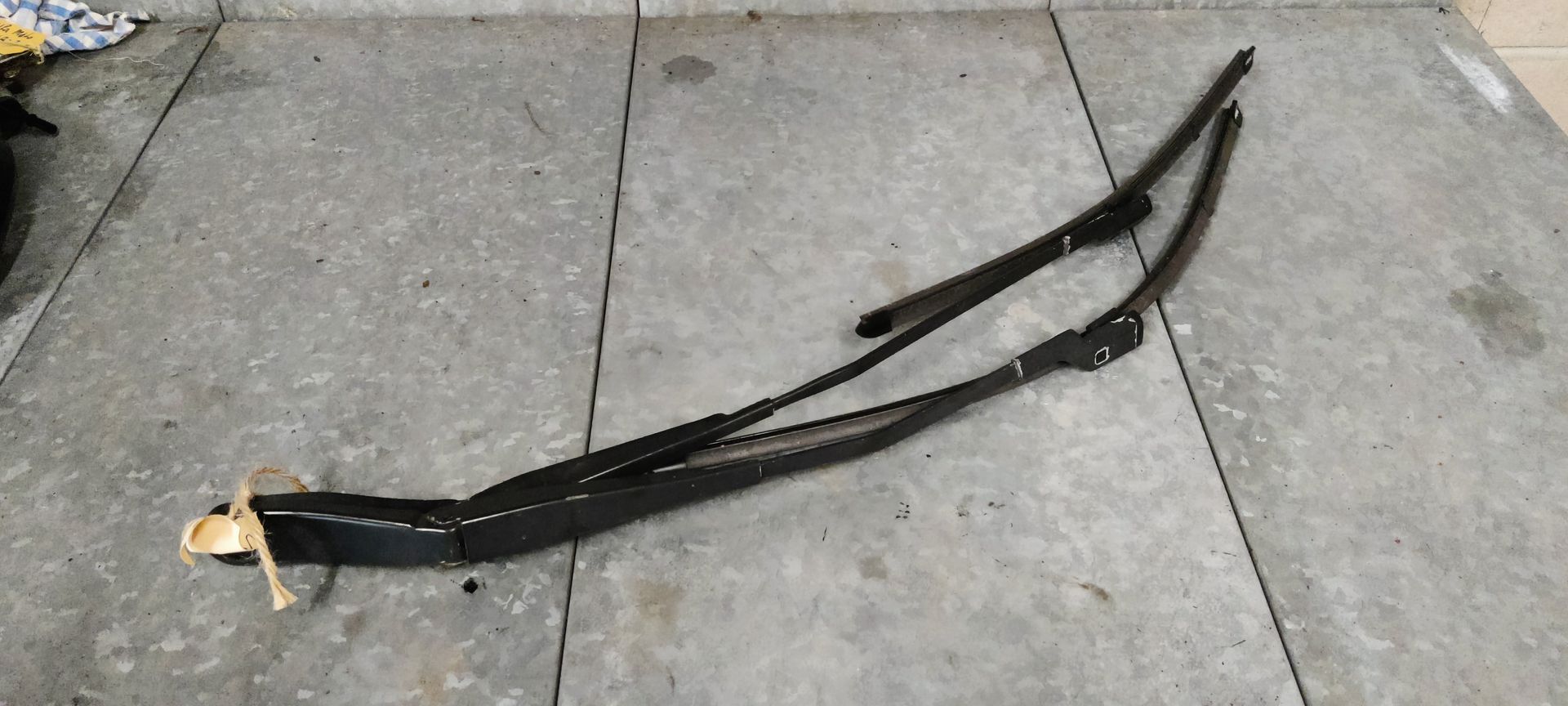 Volvo V70 ruitenwissers met ruitenwisserarmen.