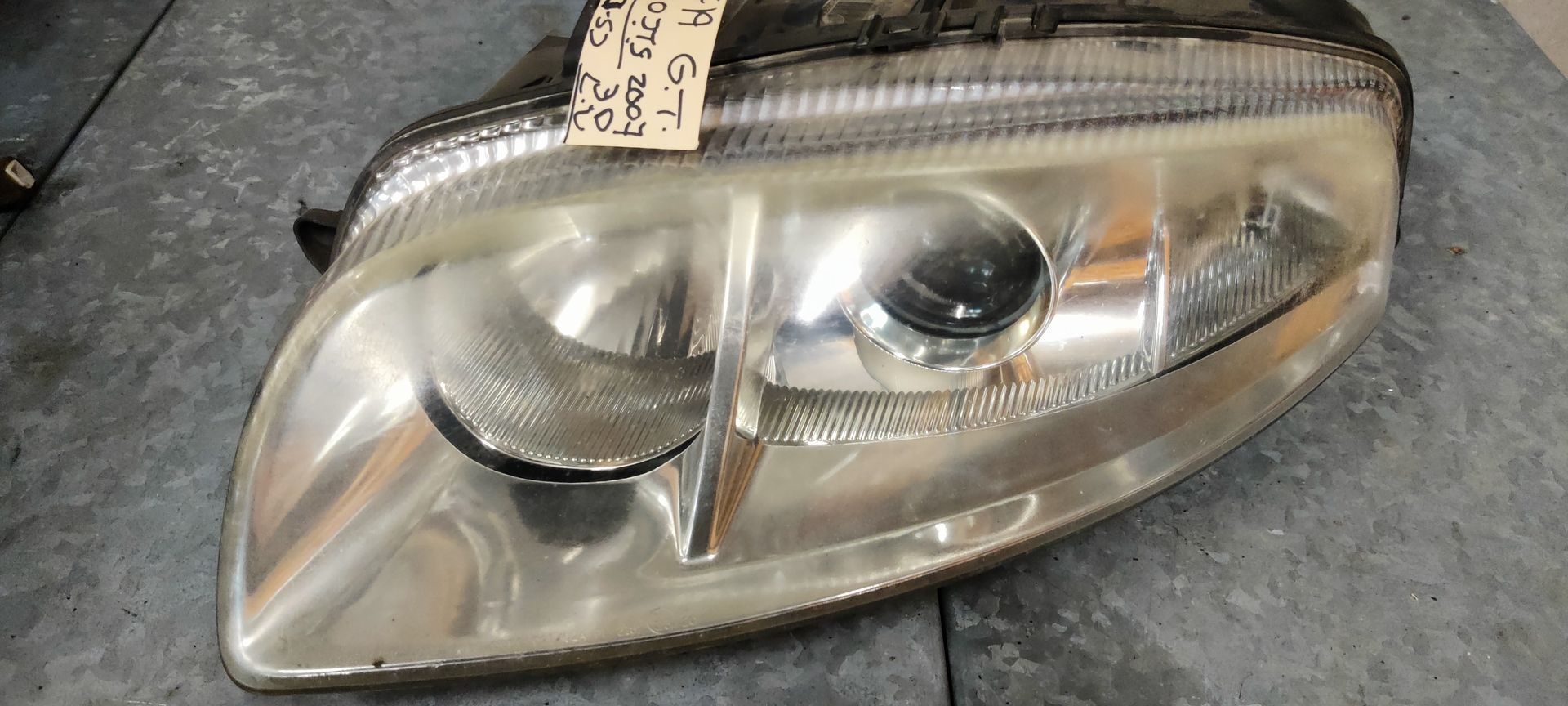 Alfa Romeo GT 2.0 JTS linker koplamp.