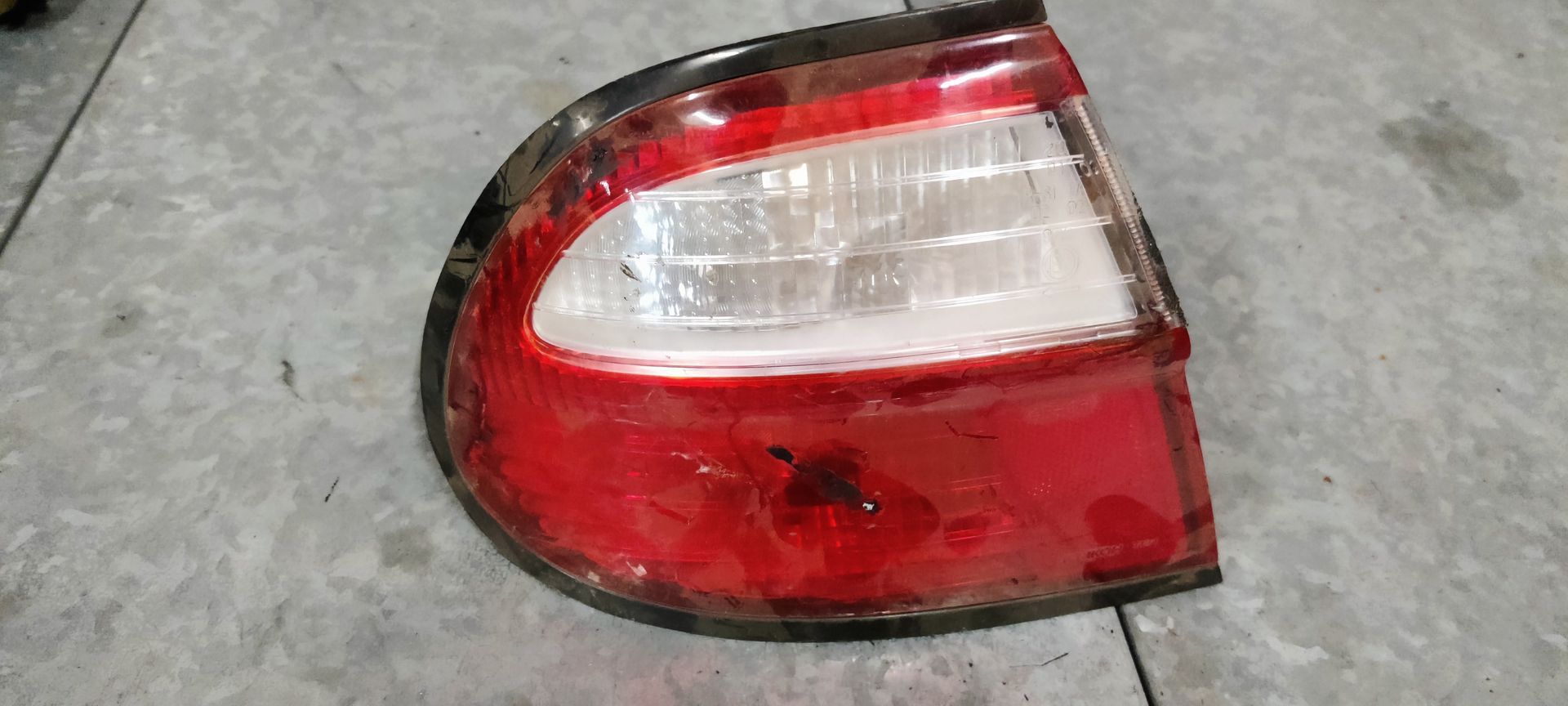 Nissan Almera rechter achterlicht uit 1999.