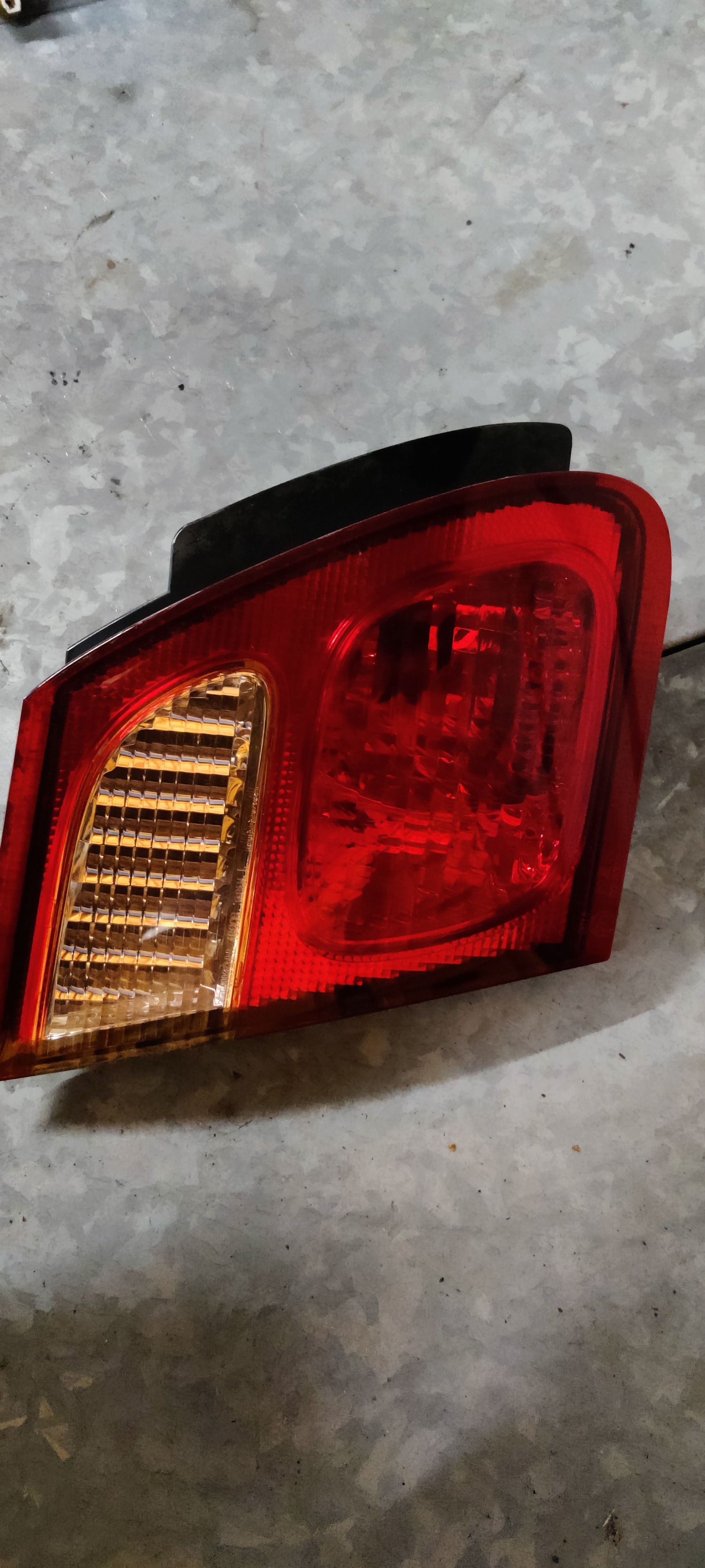 Nissan Almera rechter achterlicht van 2002