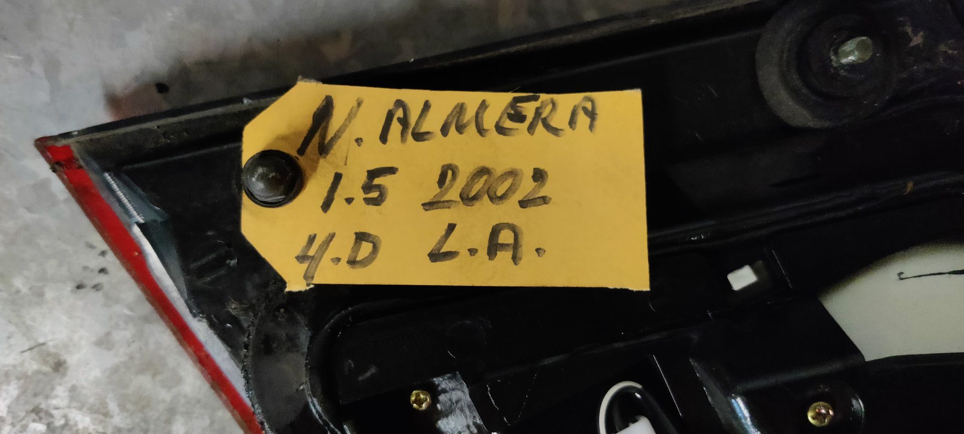 Nissan Almera rechter achterlicht van 2002