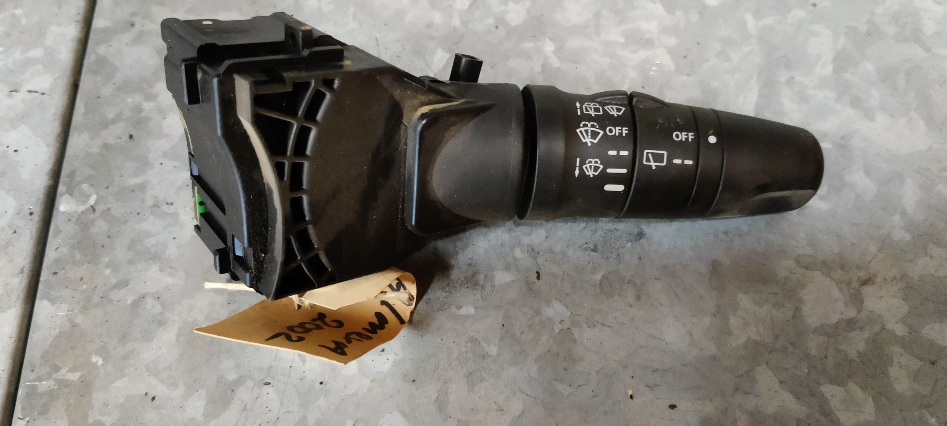 Nissan Almera ruitensproeier hendel uit 2002.