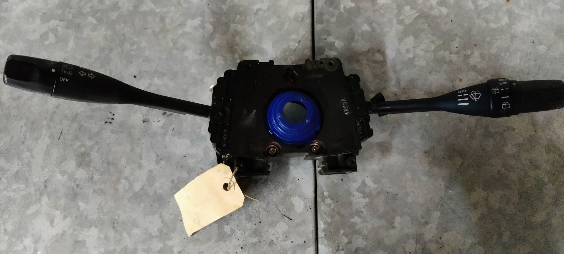 Nissan Almera stuurkolom hendels uit 1997.
