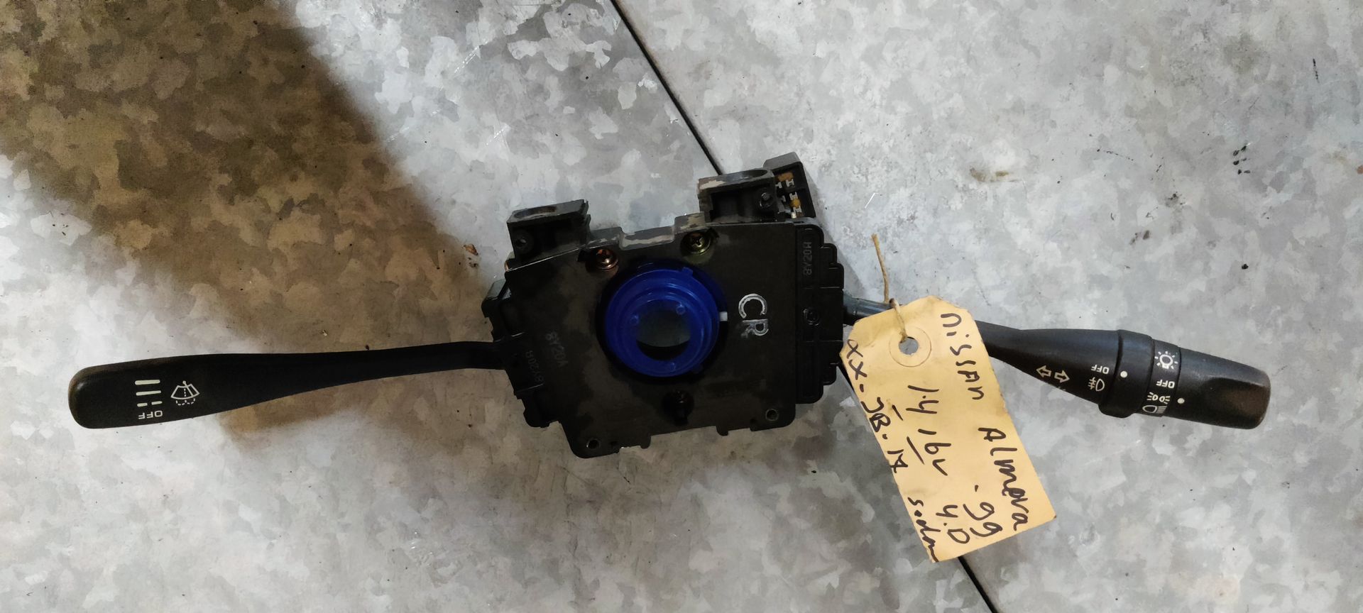 Nissan Almera stuurkolom hendels uit 1999.