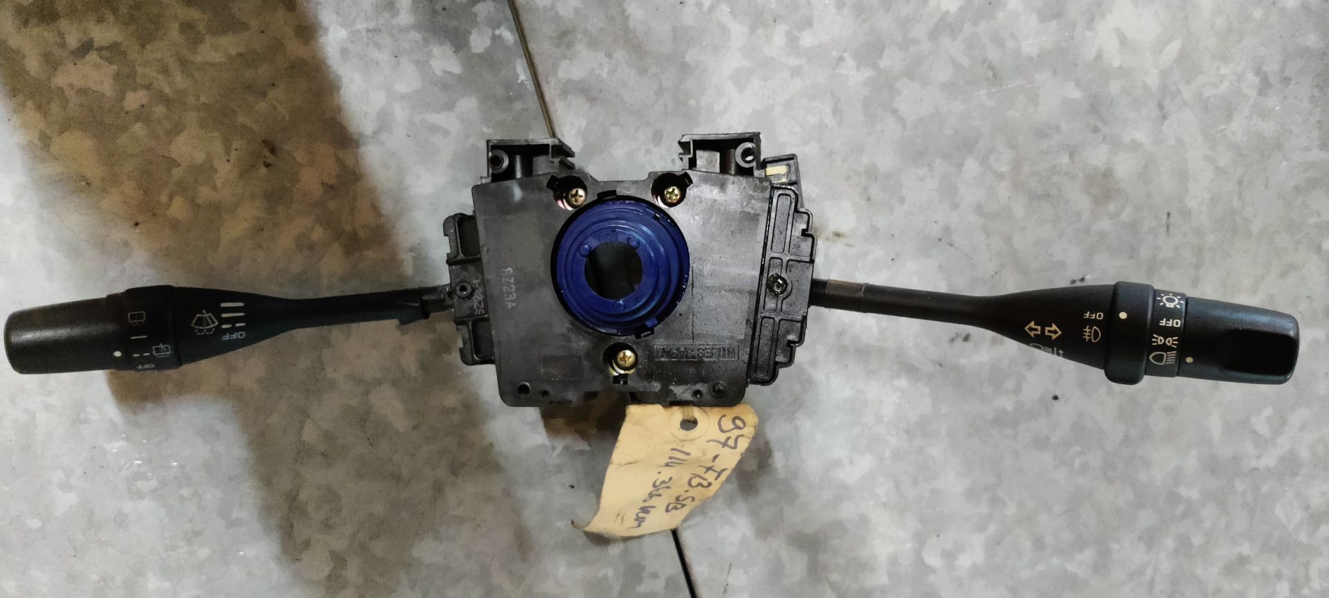 Nissan Almera stuurkolomschakelaar uit 2000.