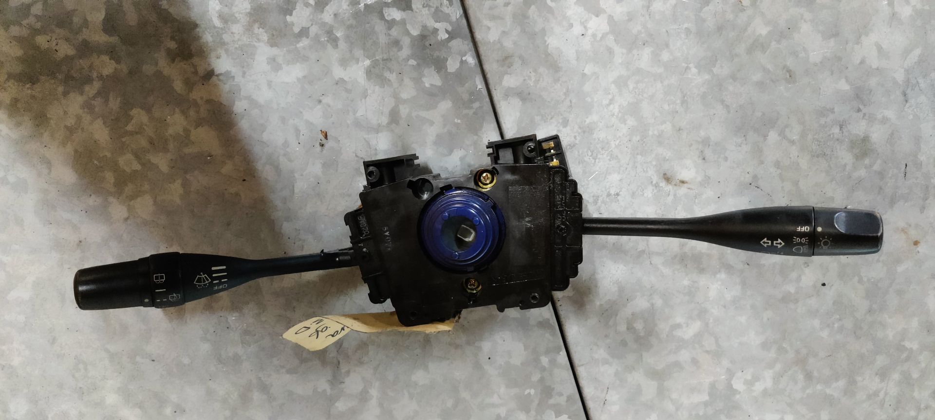 Nissan Almera stuurkolomschakelaar uit1996.