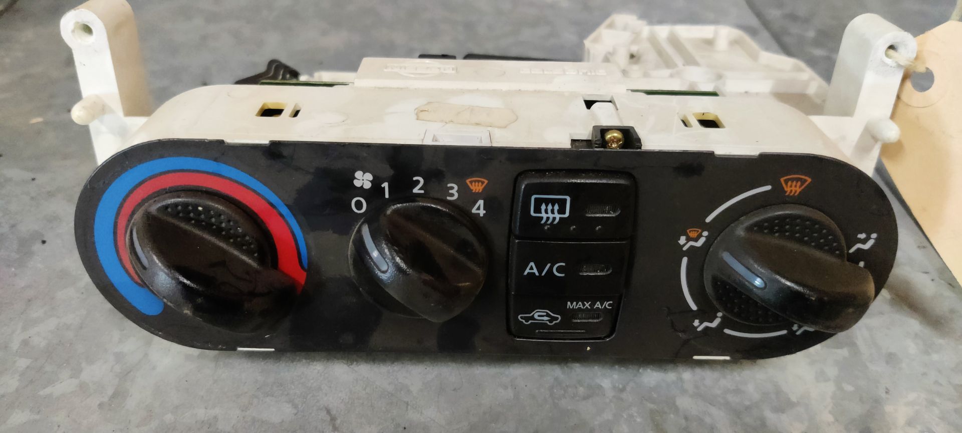 Nissan Almera temperatuur / airco, aanjager schakelaar.