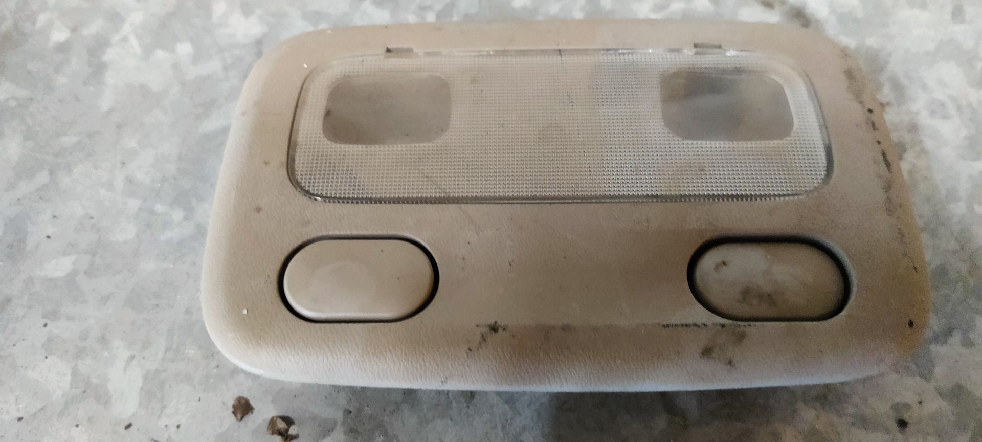 Nissan Almera binnenverlichting plafond.