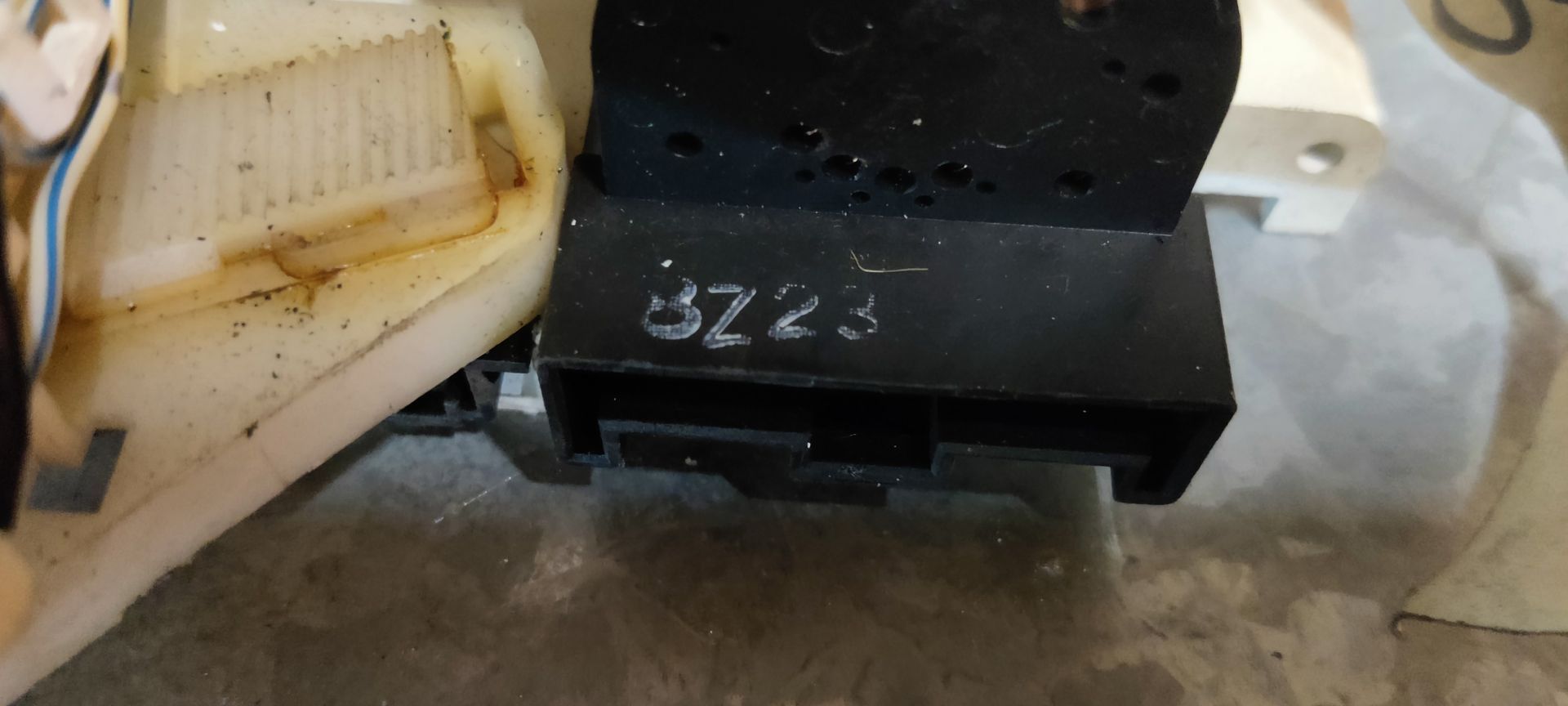 Nissan Almera kachelbediening / airco / aanjagerschakelaar.