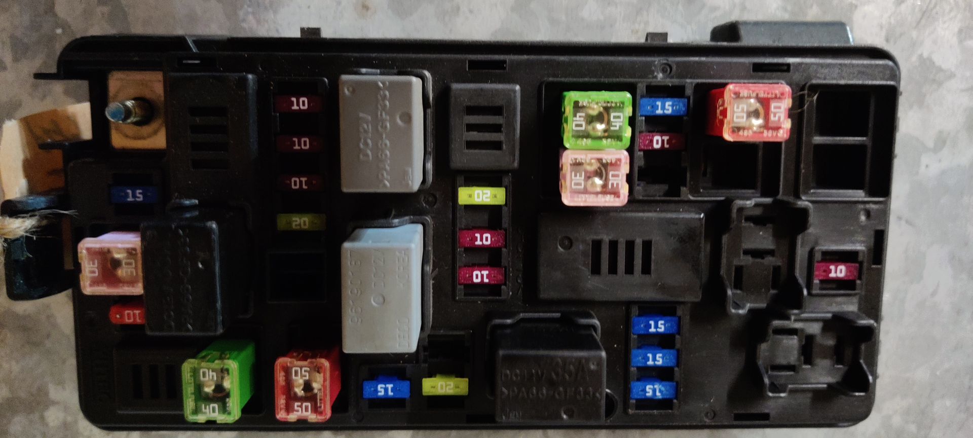 Chevrolet Spark zekeringkast (2011).