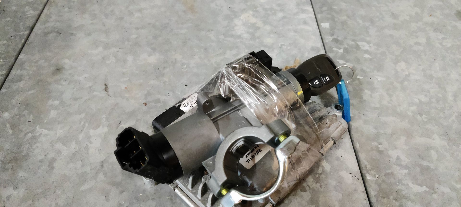 Chevrolet Spark contactslot met 1 sleutel en computer.