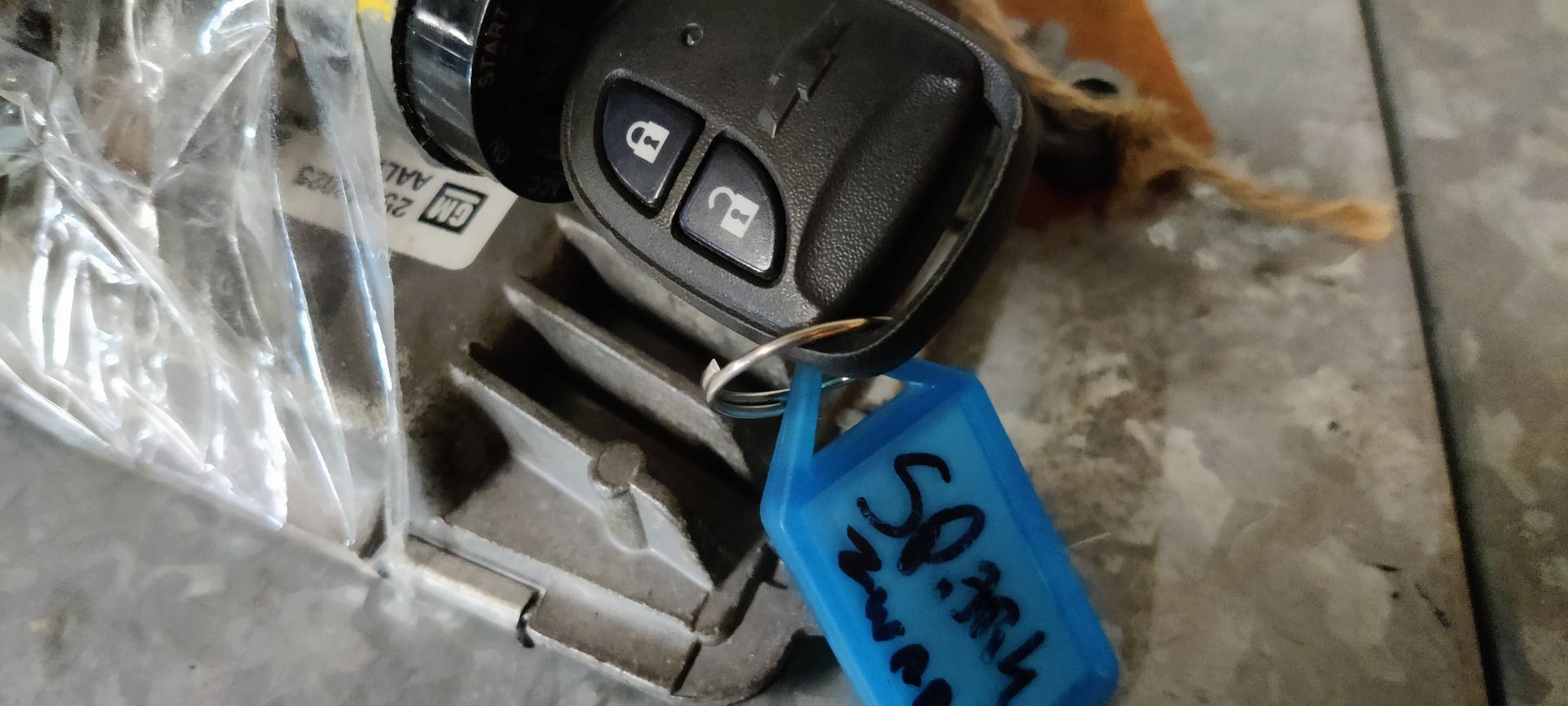 Chevrolet Spark contactslot met 1 sleutel en computer.