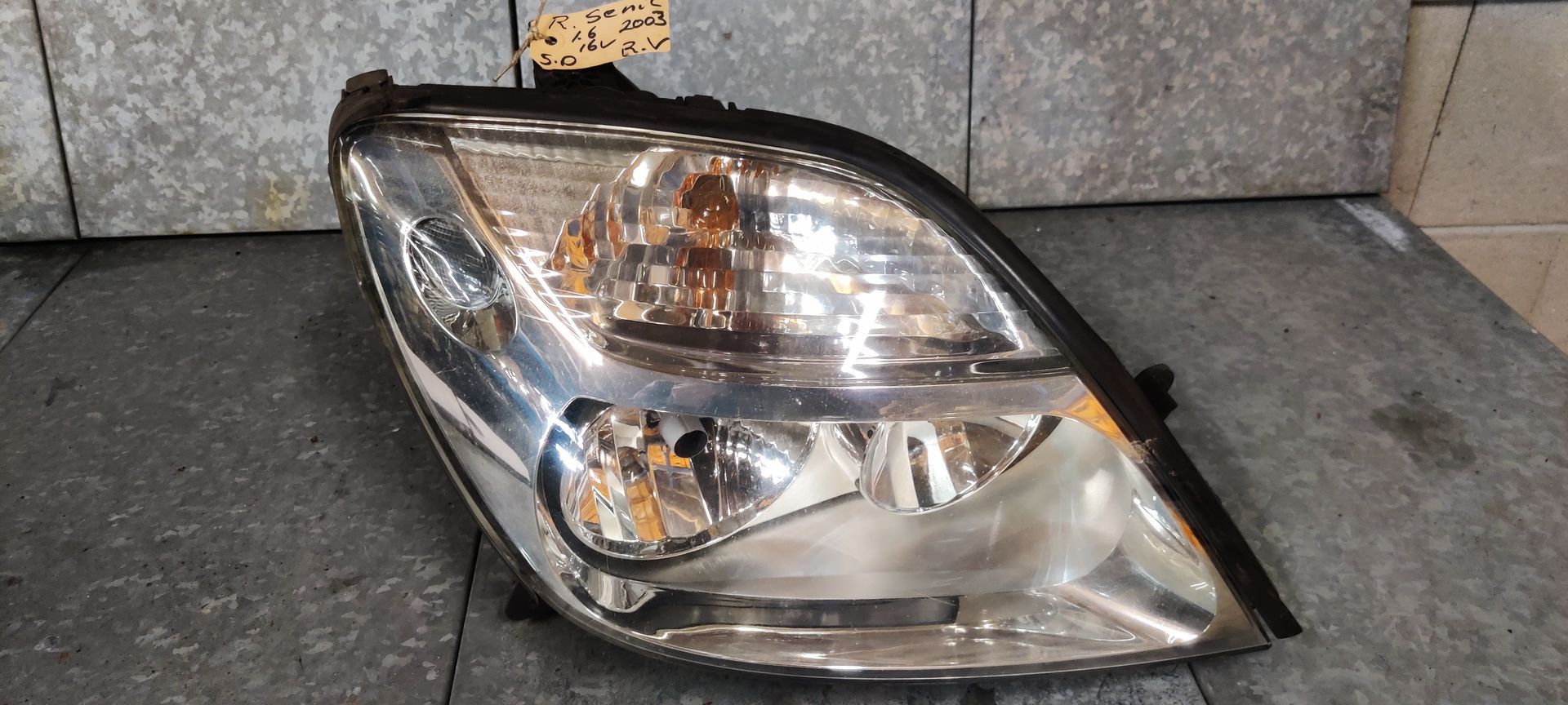 Renault Scenic rechter koplamp uit 2003.