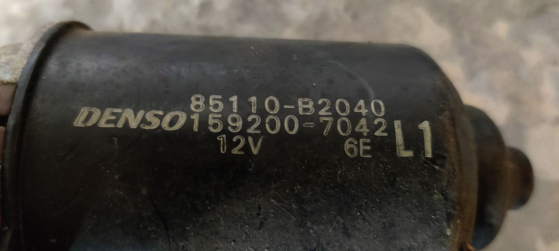 Daihatsu Cuore ruitenwissermotor voorzijde uit 2008.