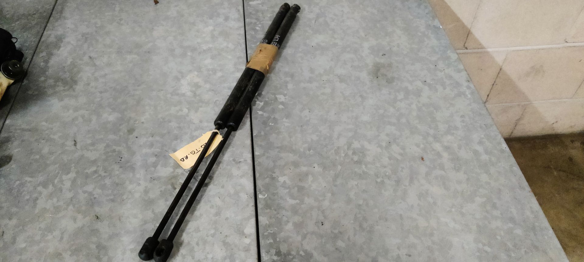 Hyundai Matrix gasveren achterklep uit 2006.