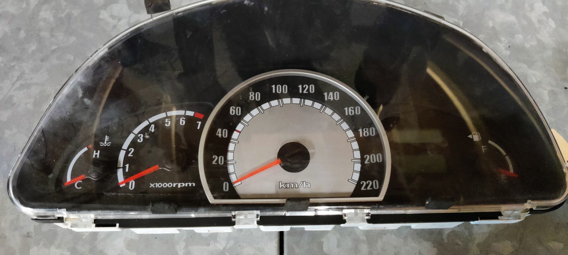 Hyundai Matrix dashboard kilometerteller uit 2006.