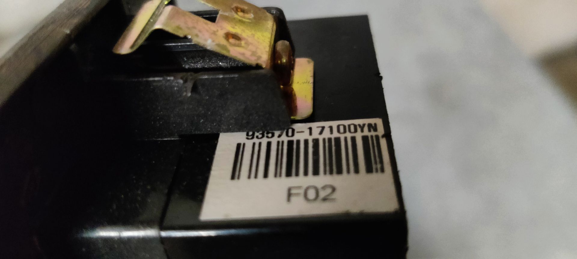 Hyundai Matrix raam en spiegelbediening linksvoor uit 2005.