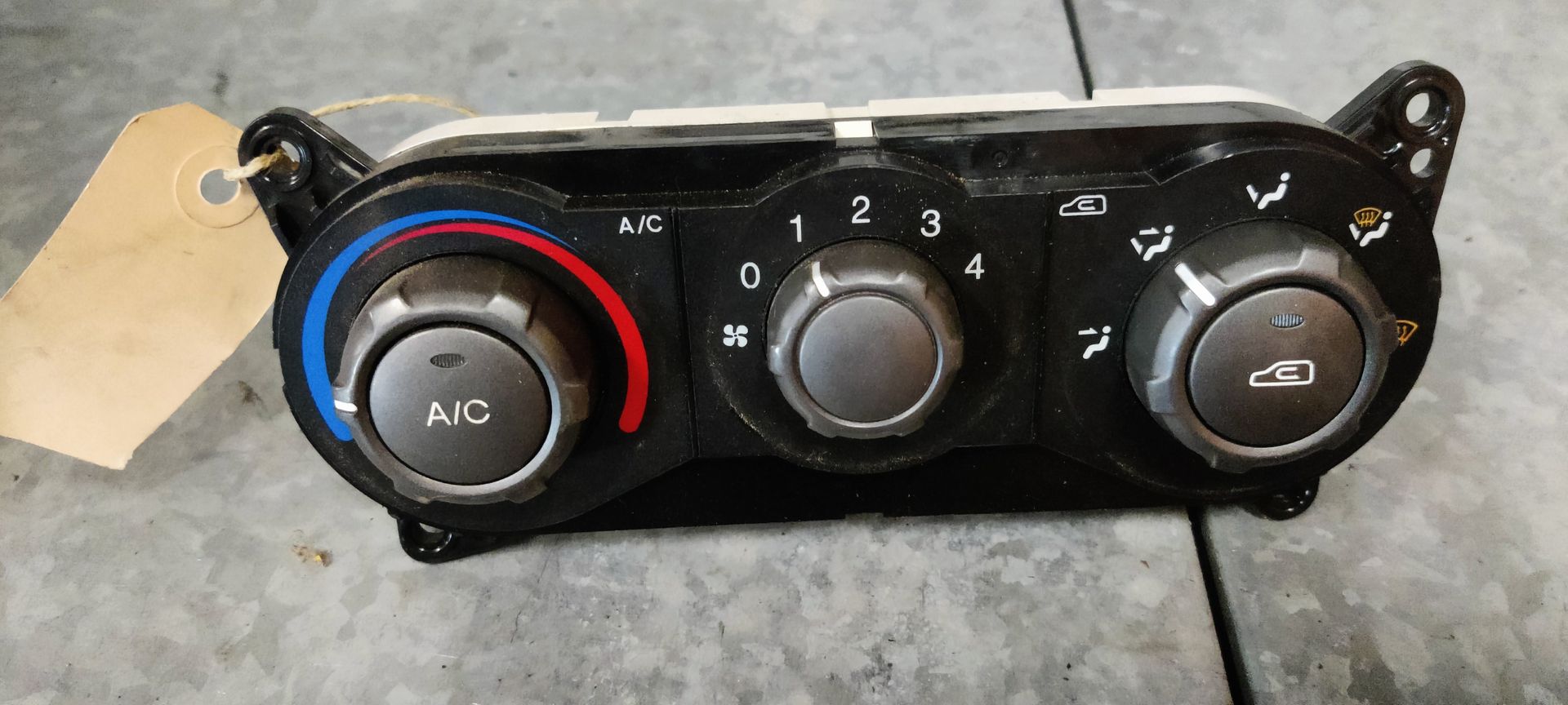 Hyundai Matrix airco, temp regelaar, aanjager bediening uit 2005.