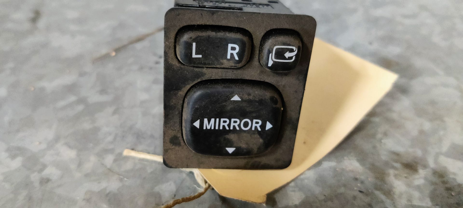 Toyota RAV 4 knop om spiegels te verstellen uit 2008.