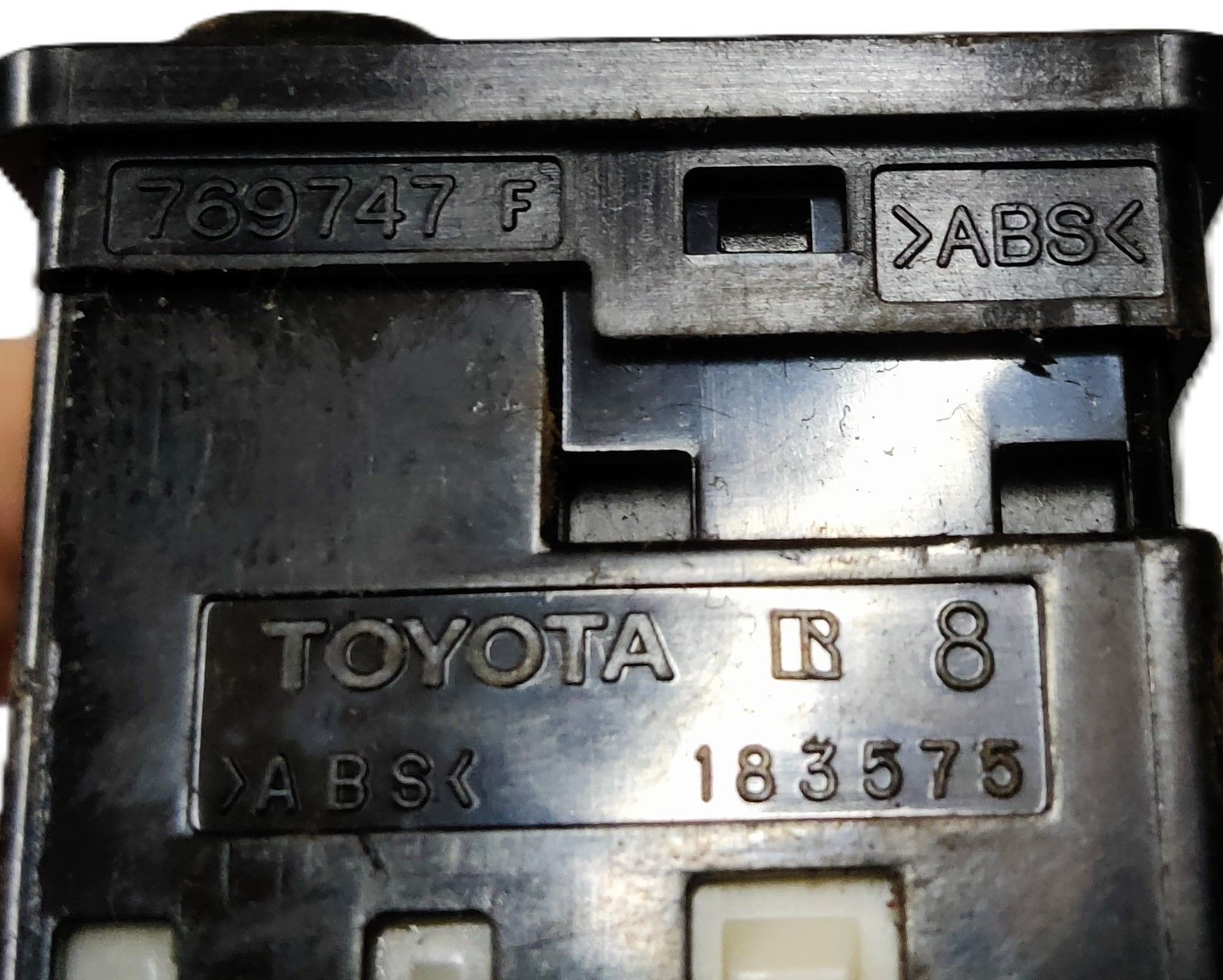 Toyota RAV 4 knop om spiegels te verstellen uit 2008.