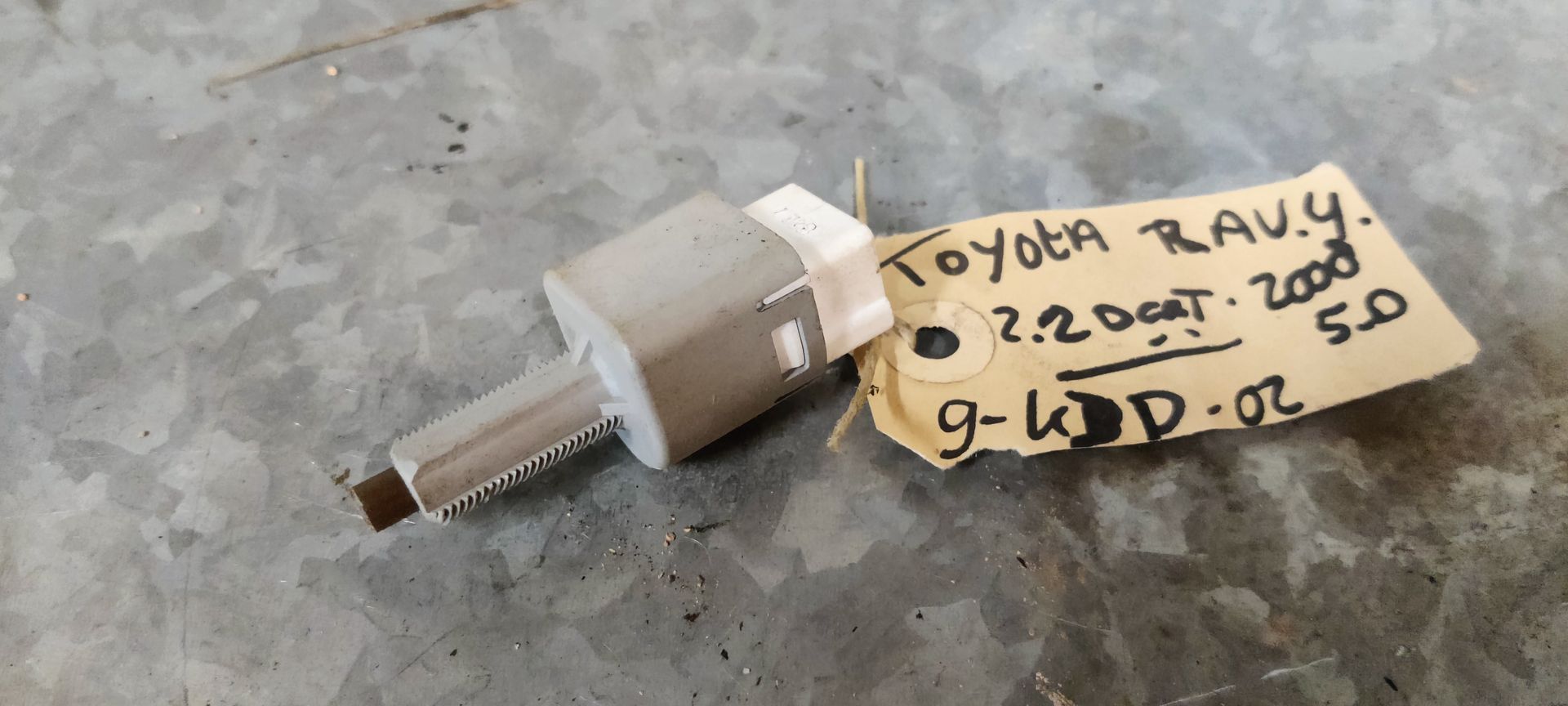 Toyota RAV 4 drukknop schakelaar rempedaal uit 2008.